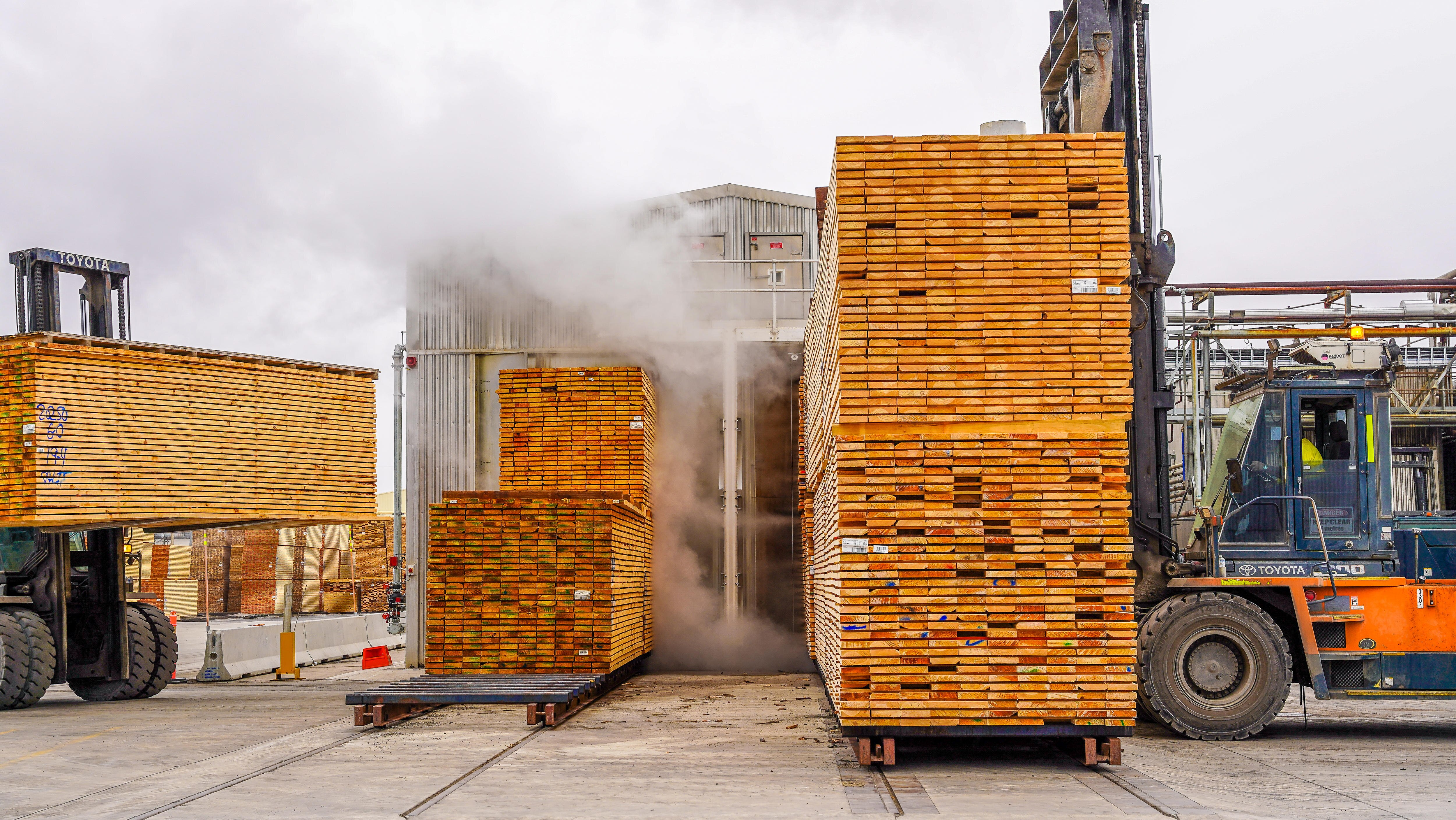 Madera procesada en el molino, OneFortyOne