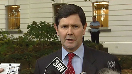 Kevin Andrews says Labor and the unions are trying to politicise the Beaconsfield mine accident.