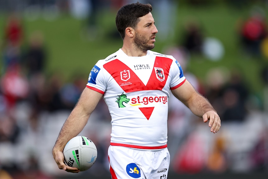 Ben Hunt warming up before a St George Illawarra NRL match in 2022.