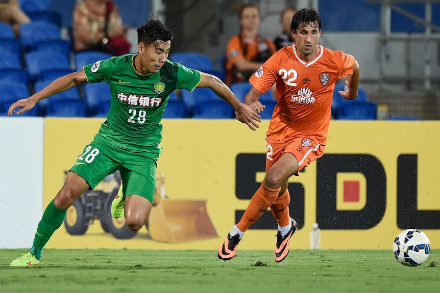 Thomas Broich and Zhang Chengdong battle for possession