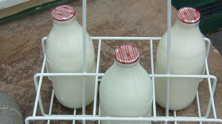 Glass milk bottles are being used to sell raw milk to customers in New Zealand