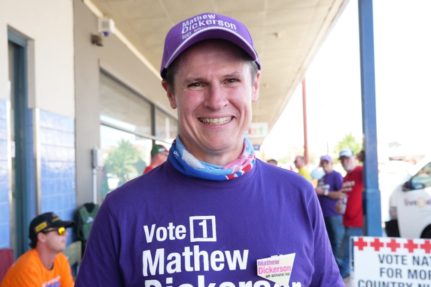 An independent candidate for Dubbo at a pre-polling station