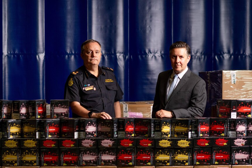 ABF Assistant Commissioner Chris Waters and Health Minister Mark Butler with seized vapes.