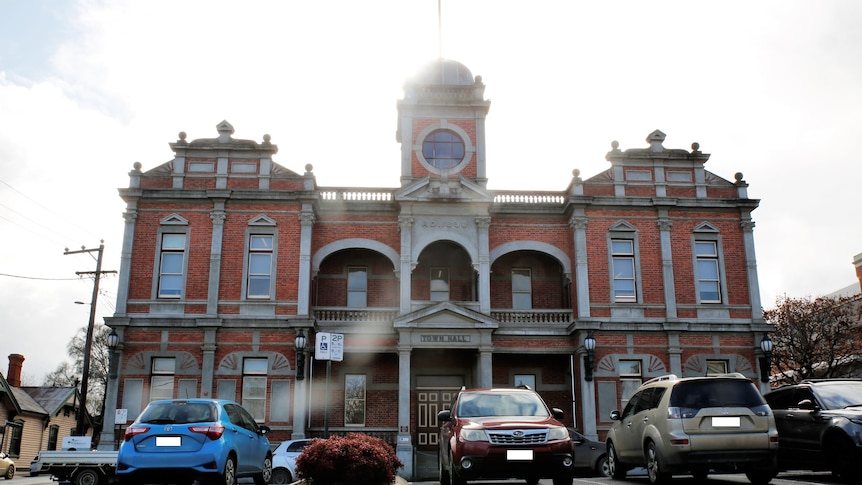 Castlemaine Town Hall with cars parked outside.