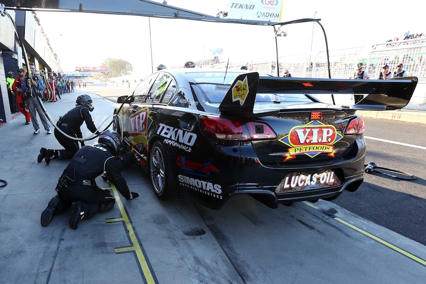 Van Gisbergen's car stalls in the pits