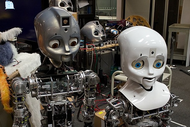 Two robots with human-like faces 
