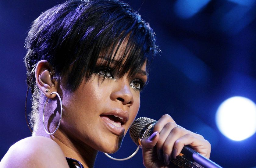 Singer Rihanna performs