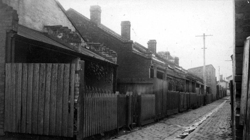 An historical photo of a row of houses in Carlton in the 1930s.