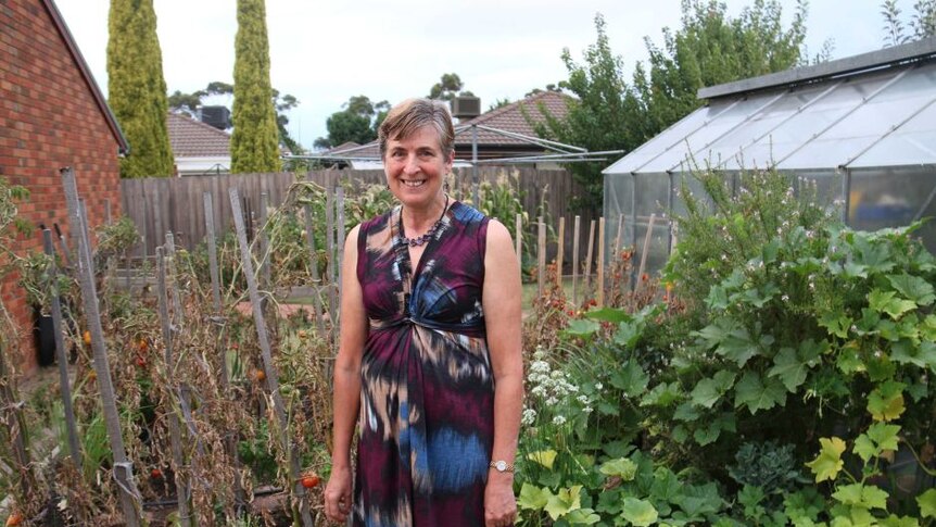 Kebun Robyn Richards memproduksi 15 kg zucchini tiap minggunya.