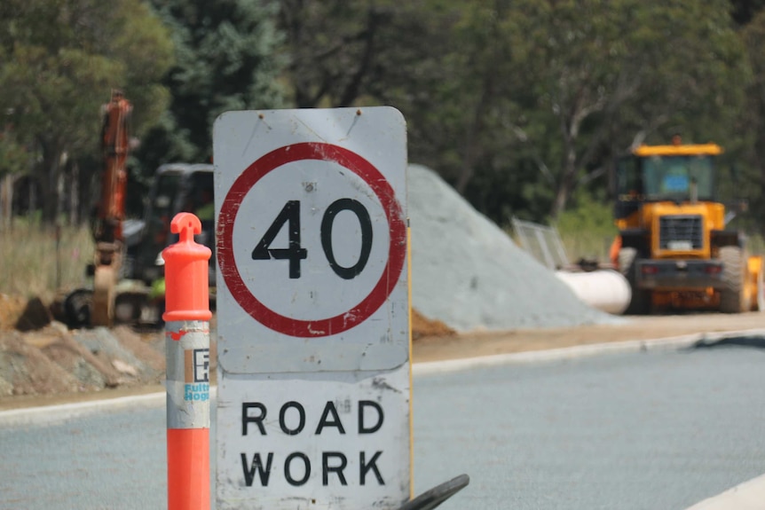 A sign denoting a 40-kilometre per hour speed limit due to road work.