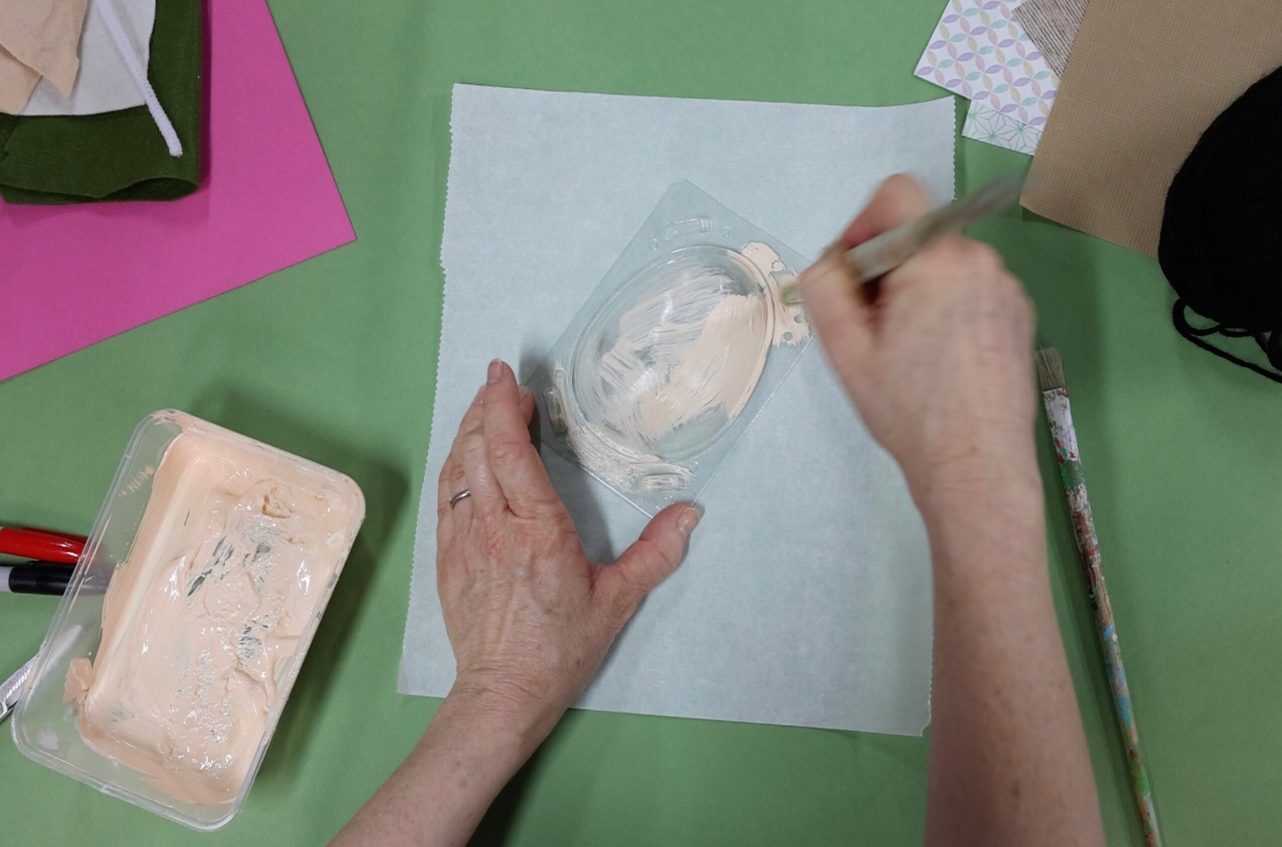 Humpty - Painting the Egg Case