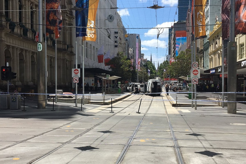 Police clear Bourke and Elizabeth streets to investigate a suspicious package