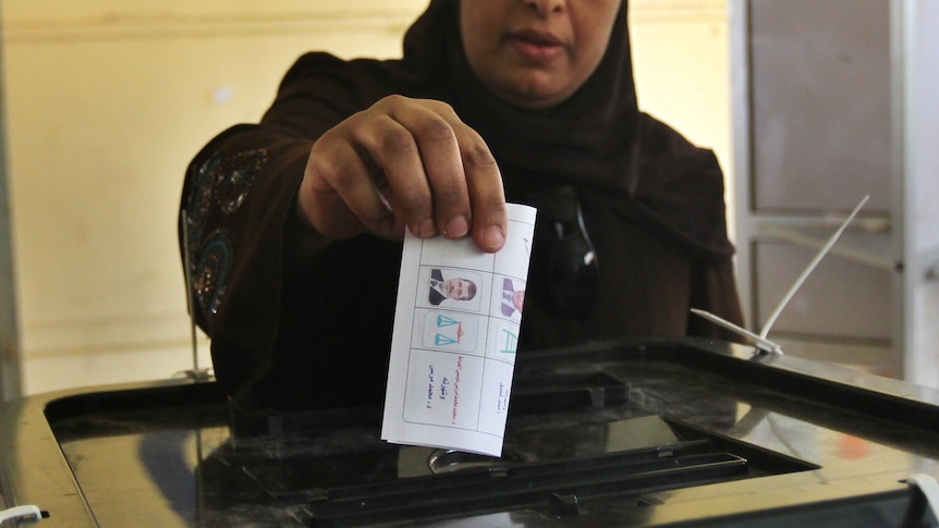 Egyptian woman votes in presidential election