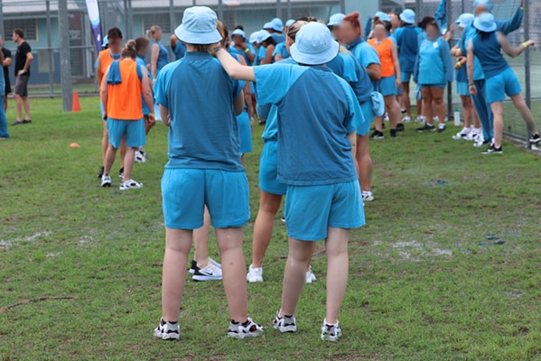 shots of the backs of two inmates dressed in blue uniforms looking at the park run entry