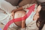 a pregnant woman holding her belly with a red upwards-facing arrow superimposed over the image