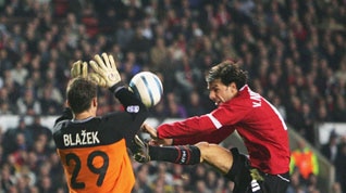 Ruud van Nistelrooy scores