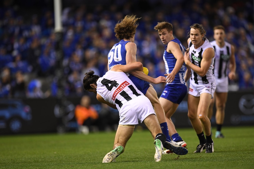 Brodie Grundy tackles Ben Brown resulting in his concussion