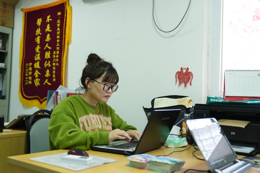 A Xinhe case worker at her computer.