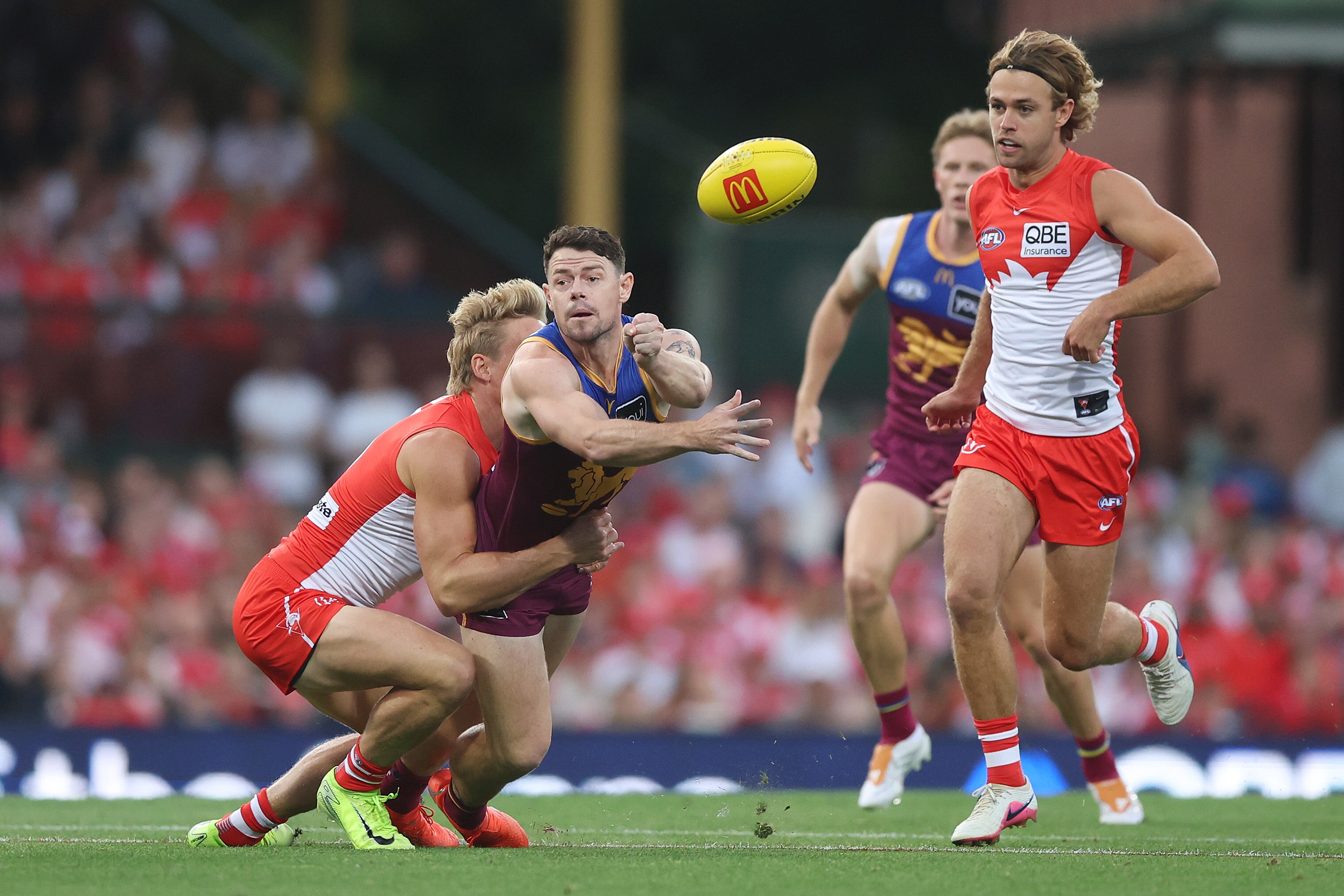 AFL Swans vs Lions, Magpies vs Crows, Cats def Dockers, Bulldogs def Giants, live updates, blog, scores, stats