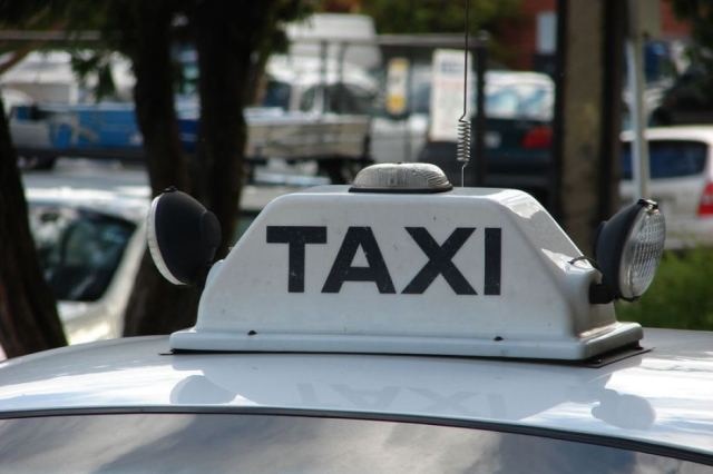 Taxi sign on the roof of a cab