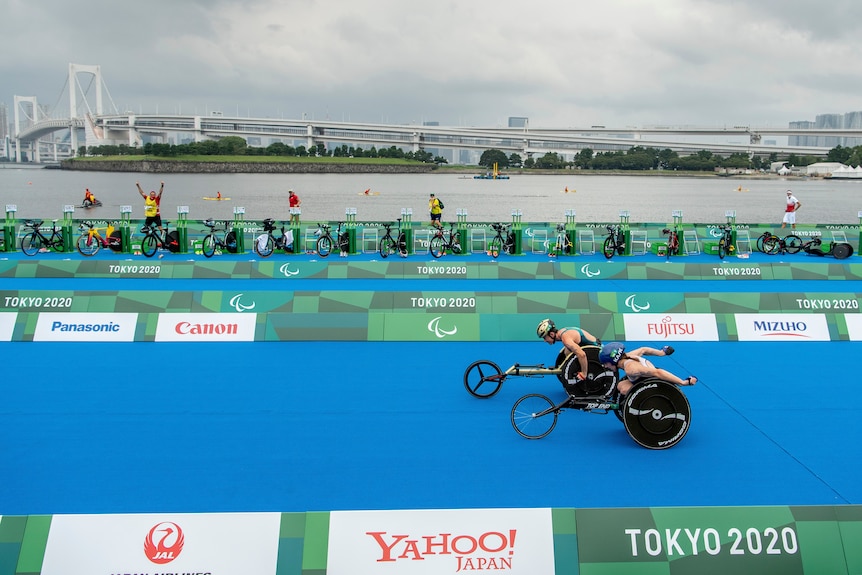 An Australian Para-triathlete is narrowly ahead of her American rival in the closing stages of the final in Tokyo. 
