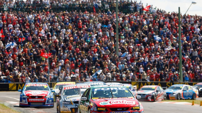The Ford Performance car of Mark Winterbottom and Steven Richards leads the pack on turn one of the Bathurst 1000 at the Mount Panorama circuit on October 12, 2008.