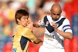 Jin-Hyng competes for the ball with Muscat