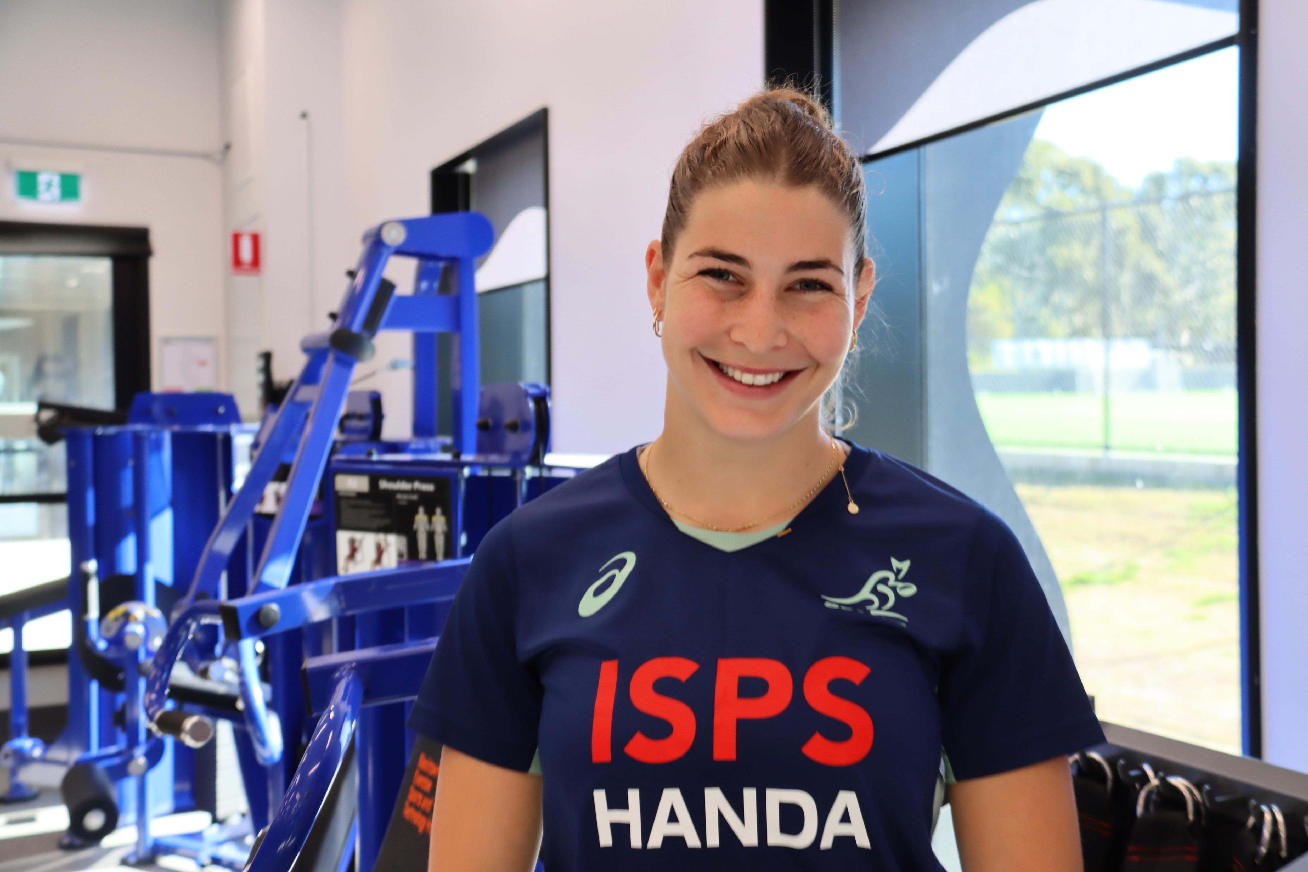 Un jugador de rugby sonriente.