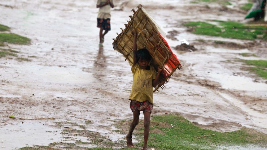 Girl finds shelter ahead of Cyclone Mahasen