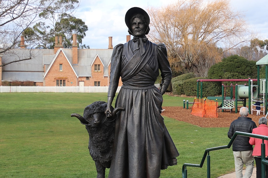 Eliza Forlong statue in Campbell Town