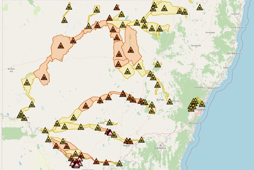 A map showing flooded areas at emergency and advice level.